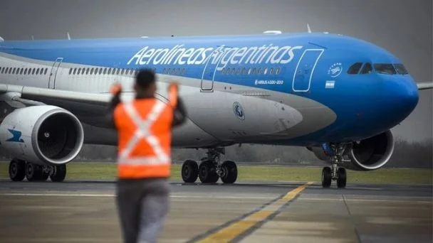 Conflicto: el Gobierno le quitó la exclusividad a Aerolíneas Argentinas en Aeroparque