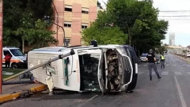 Fue atropellada y murió tras volcar la ambulancia que la trasladaba