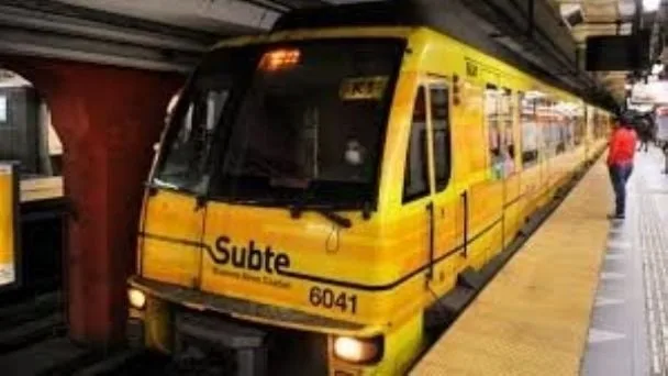 Asbesto en el subte en Buenos Aires: el gremio convoca a un paro tras la muerte de un trabajador