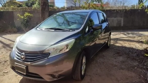 Denunció que le robaron el auto tras dejarlo estacionado en una playa en pleno centro