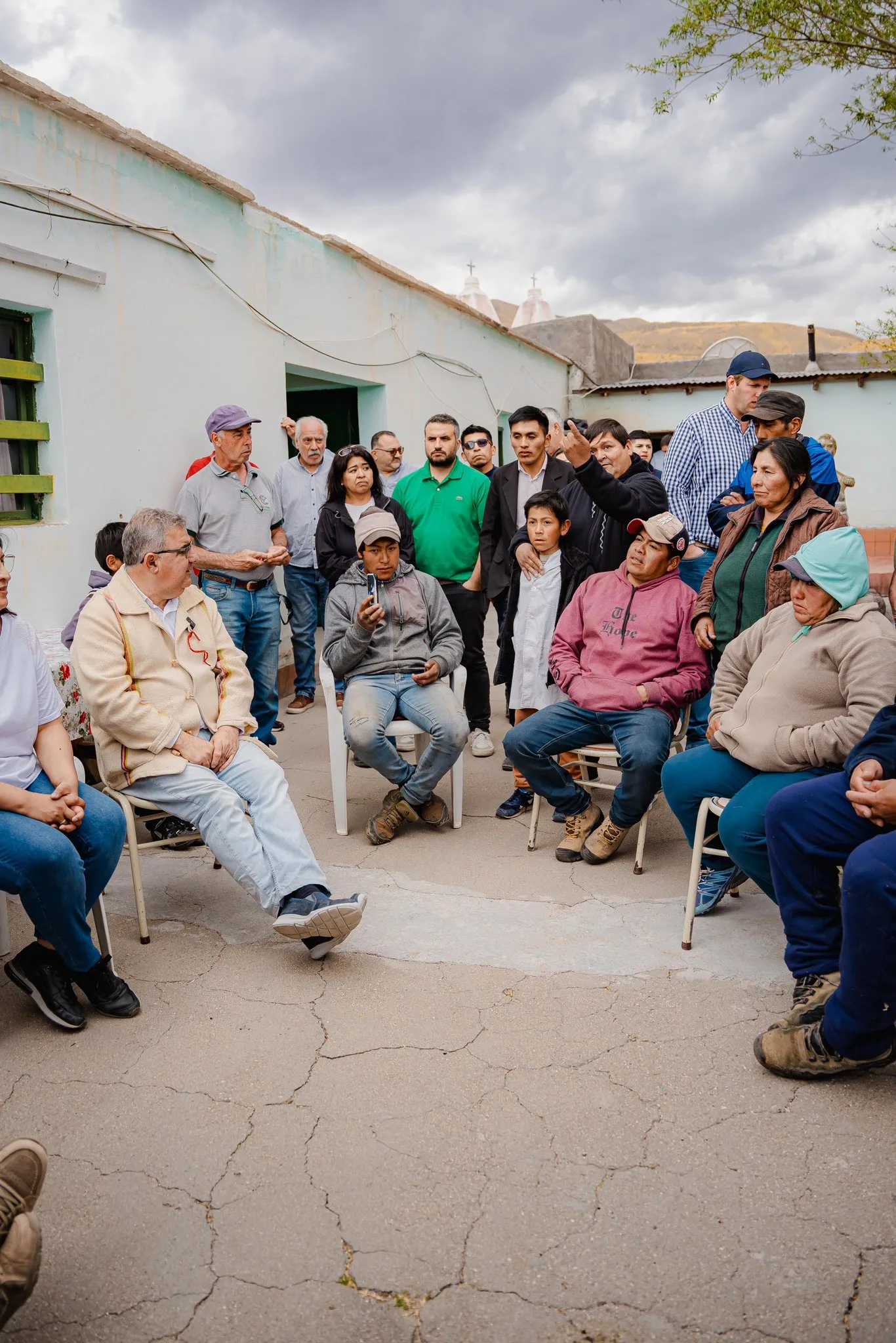 Raúl Jalil visitó Ovejería y se convierte en el primer gobernador en 20 años en llegar a la comunidad