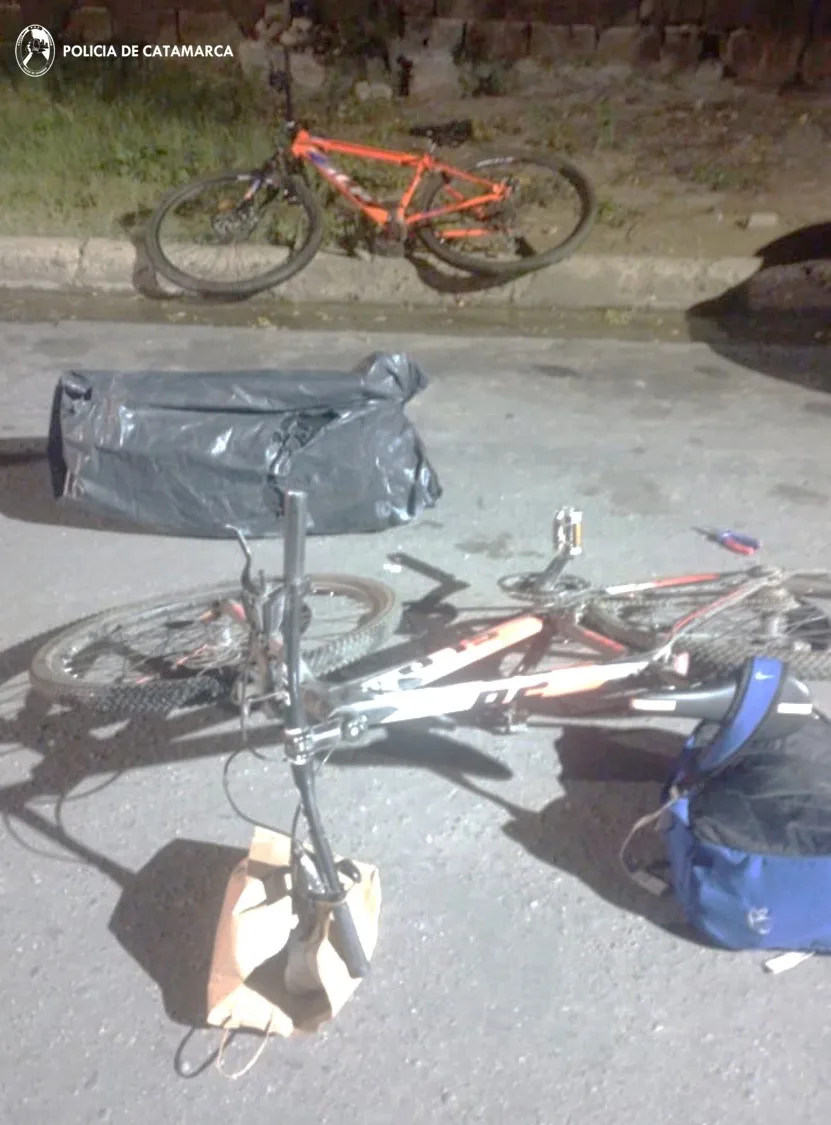 Demoraron a un adolescente, secuestraron dos bicicletas y otros elementos de dudosa procedencia