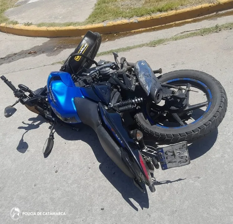 Una motocicleta y una camioneta protagonizaron un siniestro vial 