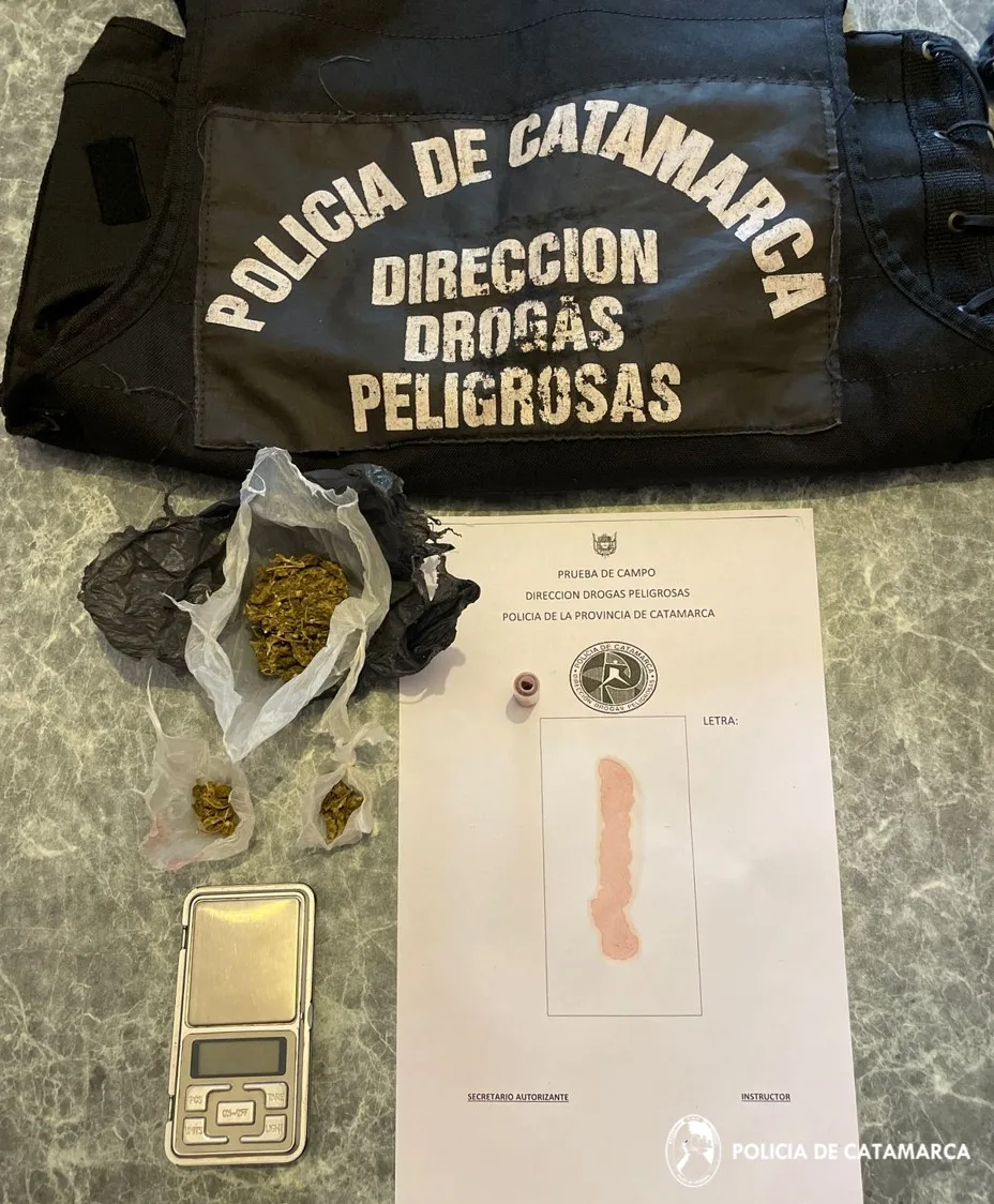 En Tinogasta Policías detienen a tres personas, secuestran droga y dinero en efectivo