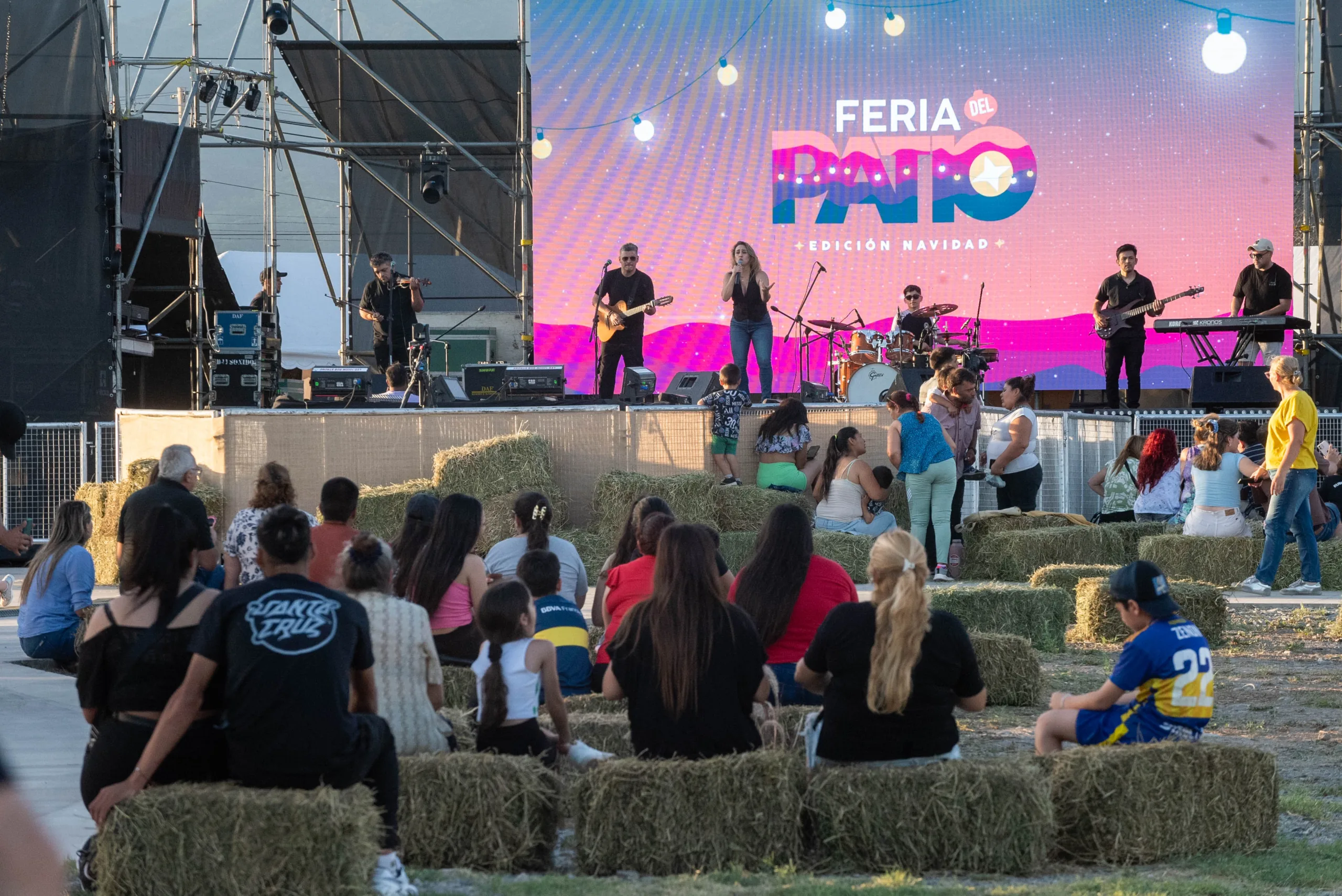 La Feria del Patio Edición Navidad se encendió con el lanzamiento de la temporada de verano