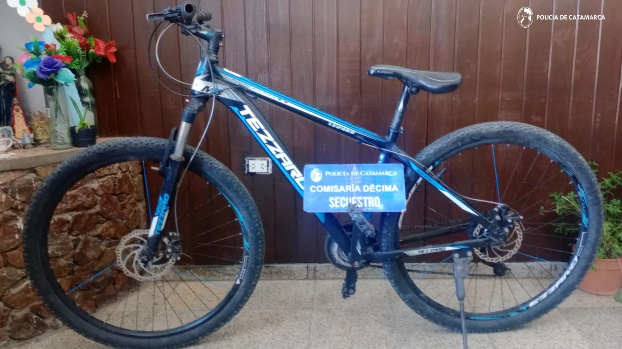 Policías recuperan una bicicleta, demoran a un adolescente y aprehenden a un hombre