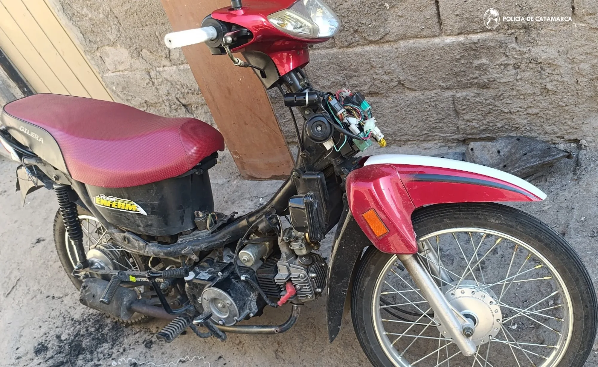 Tras un arrebato aprehenden a dos personas y secuestran una moto