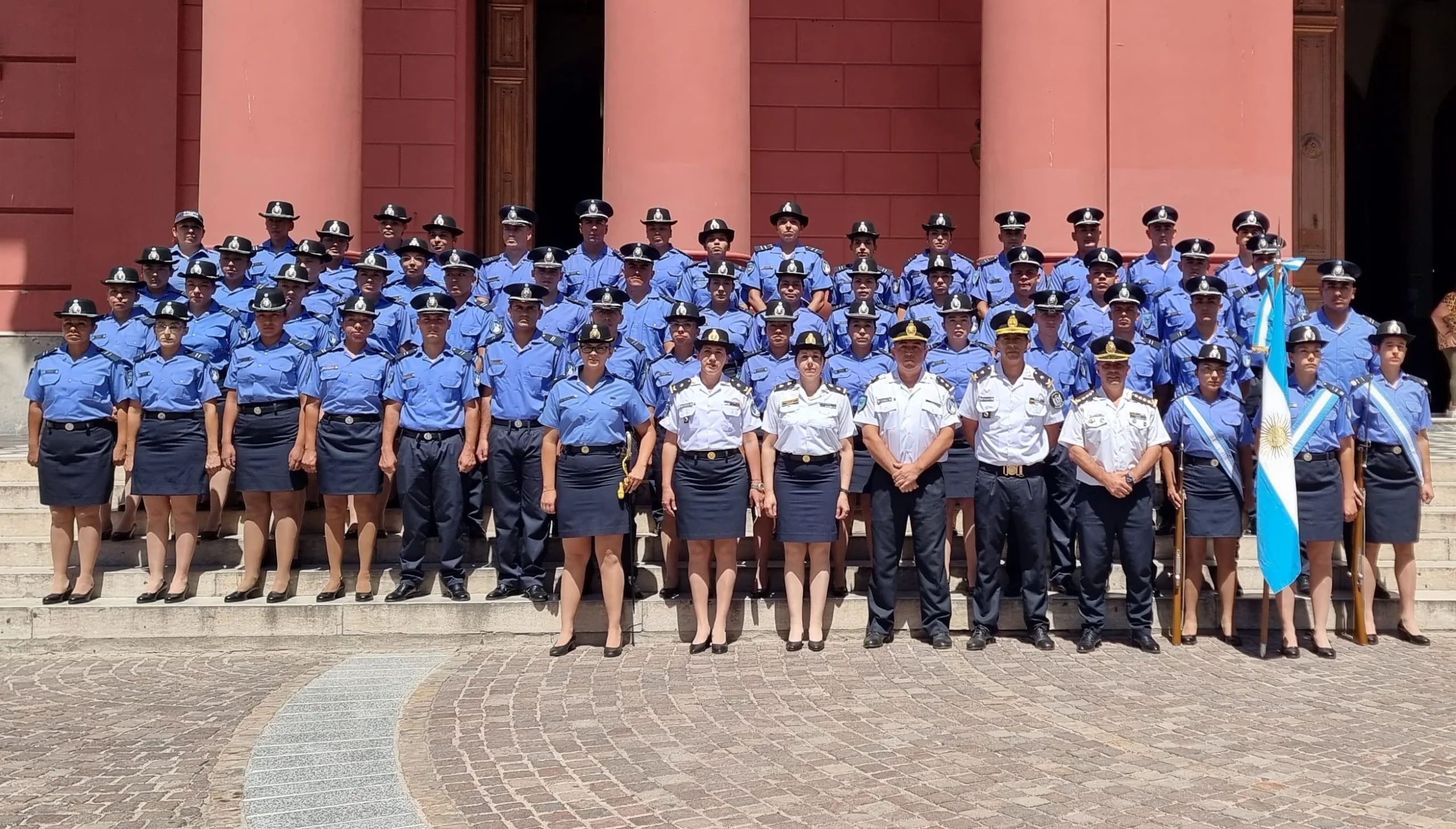 La Policía de la Provincia rindió homenaje a la Morena Virgen del Valle