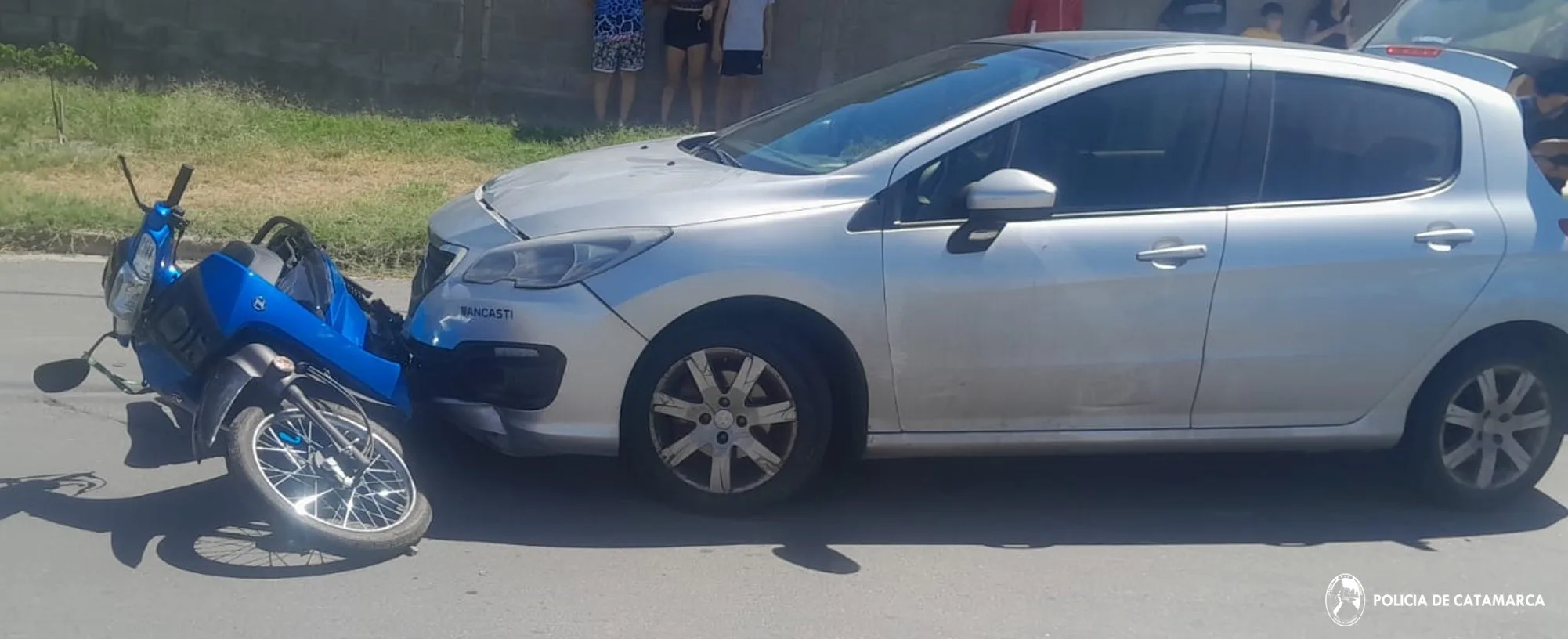 Motociclistas lesionados en un siniestro vial en Valle Chico