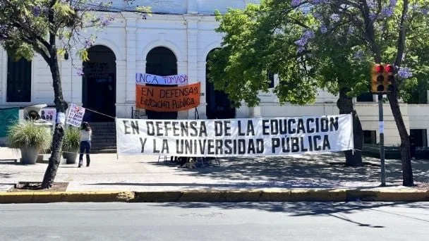 “Si se aplican aranceles, la educación debe haber calidad»: la opinión de una residente extranjera en Catamarca