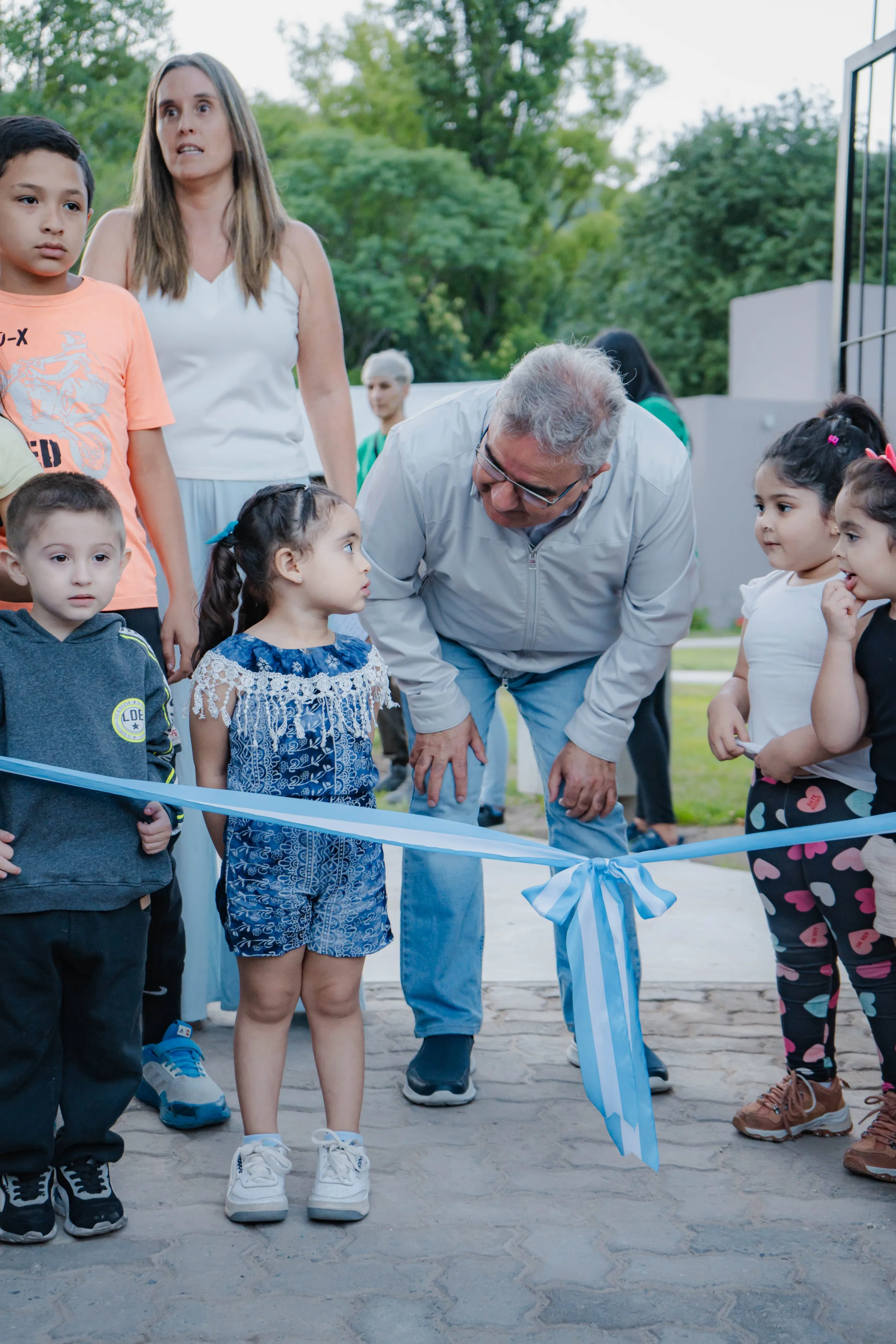 Raúl Jalil inaugura la temporada de verano 2025 en El Rodeo con la renovación de la Plaza de Los Niños