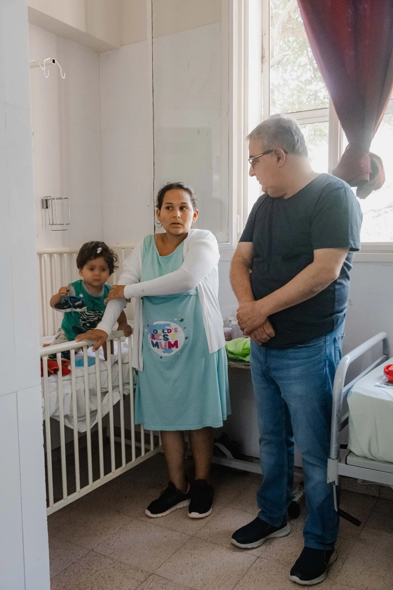 Raúl Jalil visitó el Hospital de Niños para acompañar a familias afectadas por el temporal en Telaritos