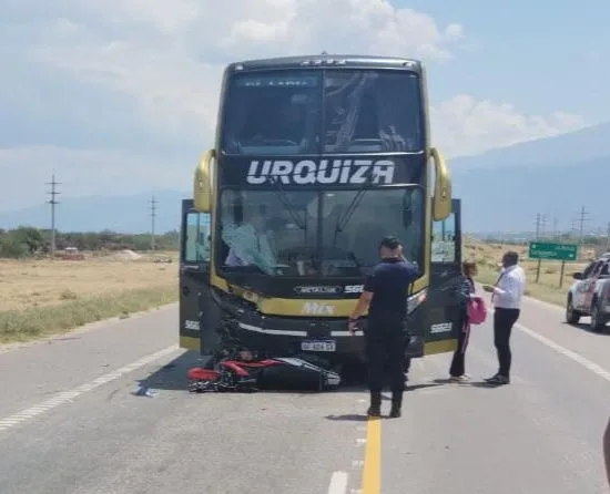 Tragedia en la Ruta Nacional N° 38: confirman identidades de víctimas fatales en un accidente entre motocicleta y micro