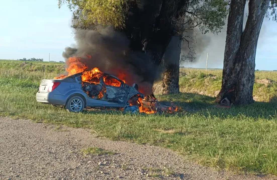 Un hombre degolló a su pareja y se quitó la vida tras chocar su auto contra un árbol en Monte de Maíz