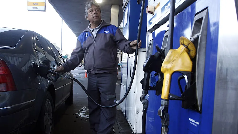 Nuevo aumento de combustibles: la nafta y el gasoil suben un 2% en todo el país