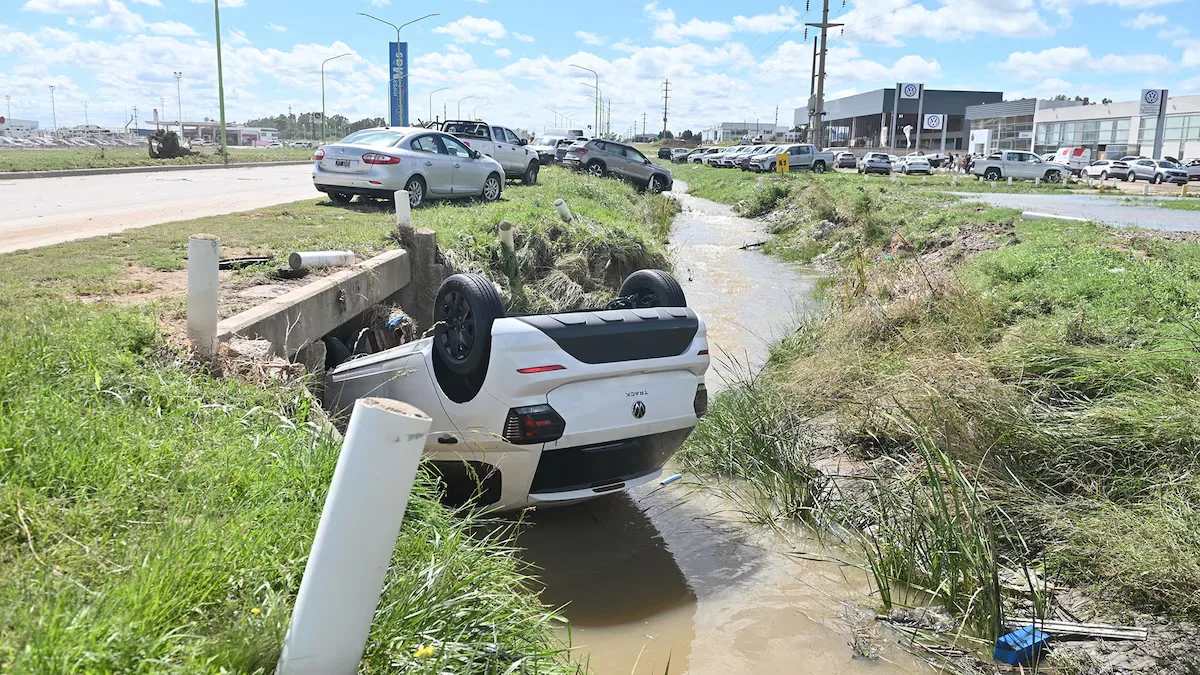 Tragedia en Bahía Blanca: el temporal deja 10 muertos y cientos de evacuados