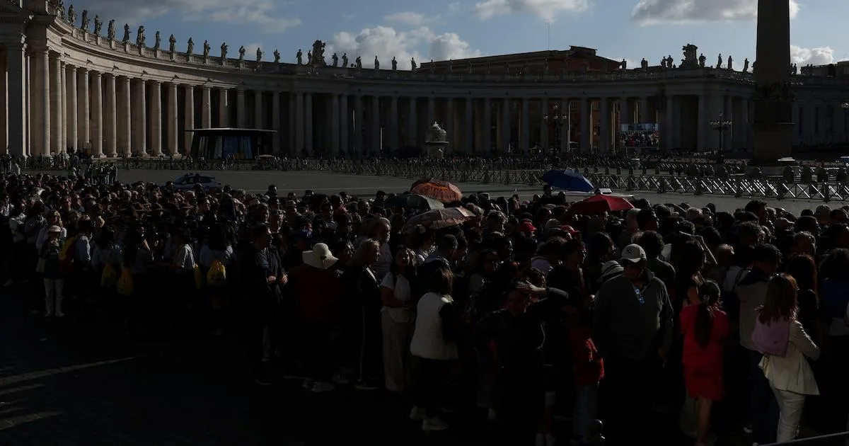 Finalizada la capilla ardiente del papa Francisco y comienza la ceremonia de cierre del féretro EN VIVO