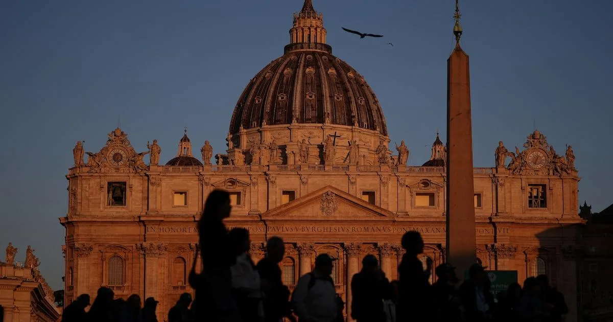 Ambiente en el Vaticano a una semana del inicio del cónclave: el clima de expectativa y diálogo entre los cardenales