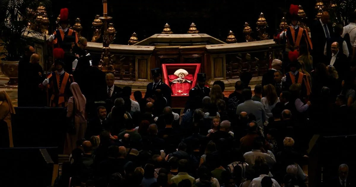 El Vaticano despide a Francisco: emotiva despedida tras la muerte del papa