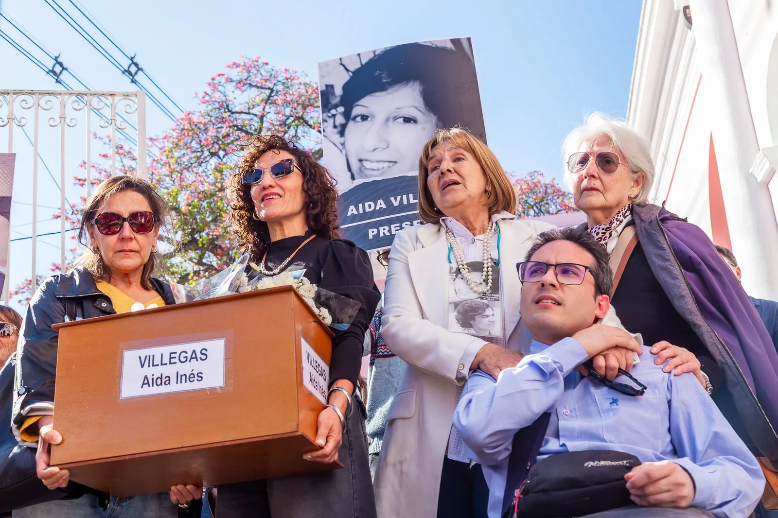 Raúl Jalil acompañó la restitución de los restos de Aida Villegas, desaparecida catamarqueña