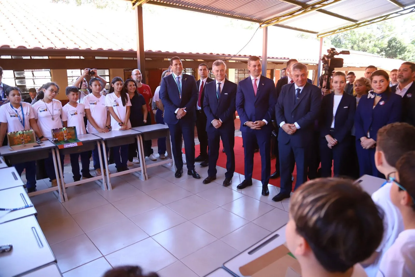 Macri presentó en Paraguay un programa que une fútbol y educación digital