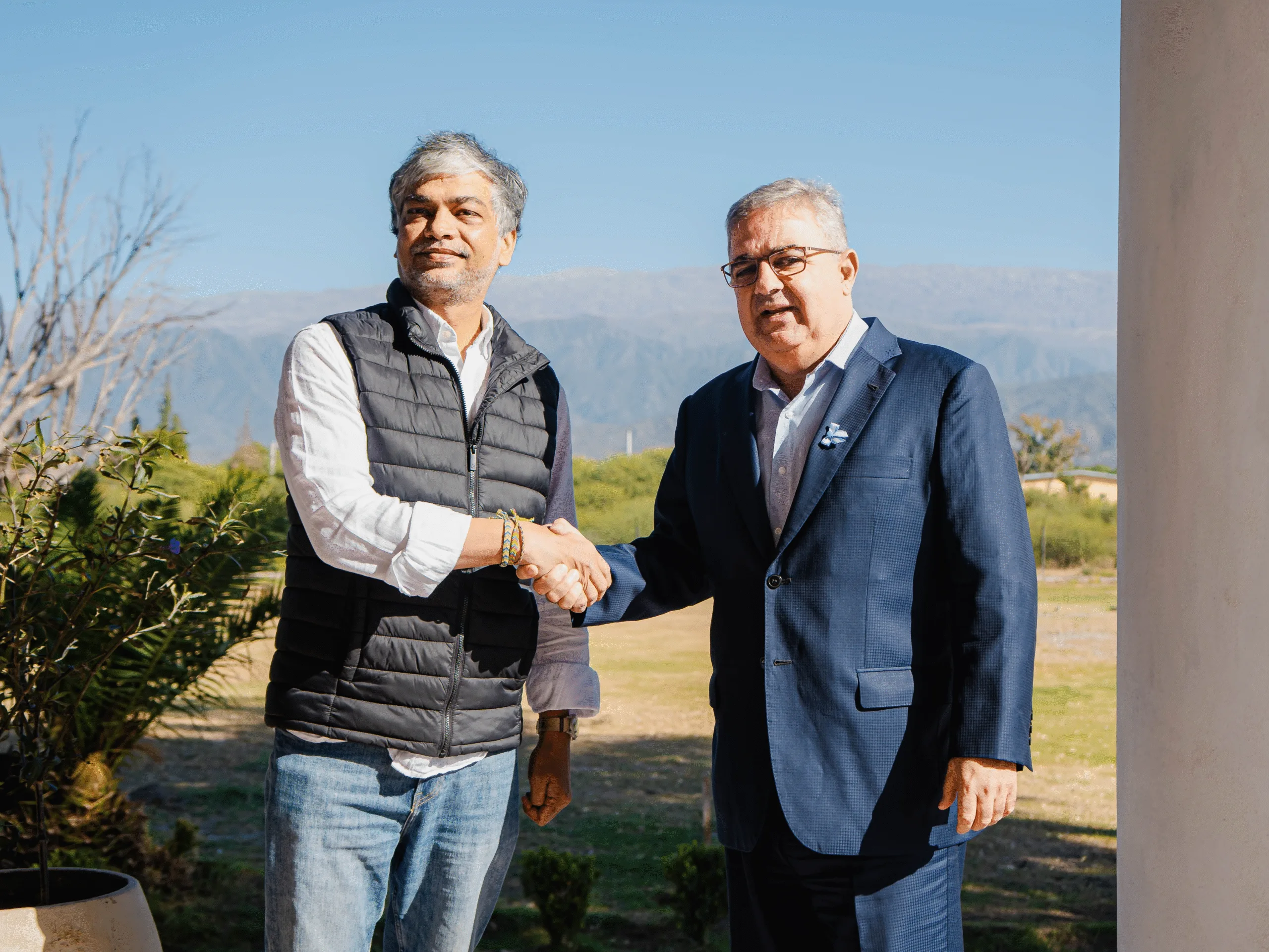 Raúl Jalil anunció inversión millonaria para explorar litio en Antofalla