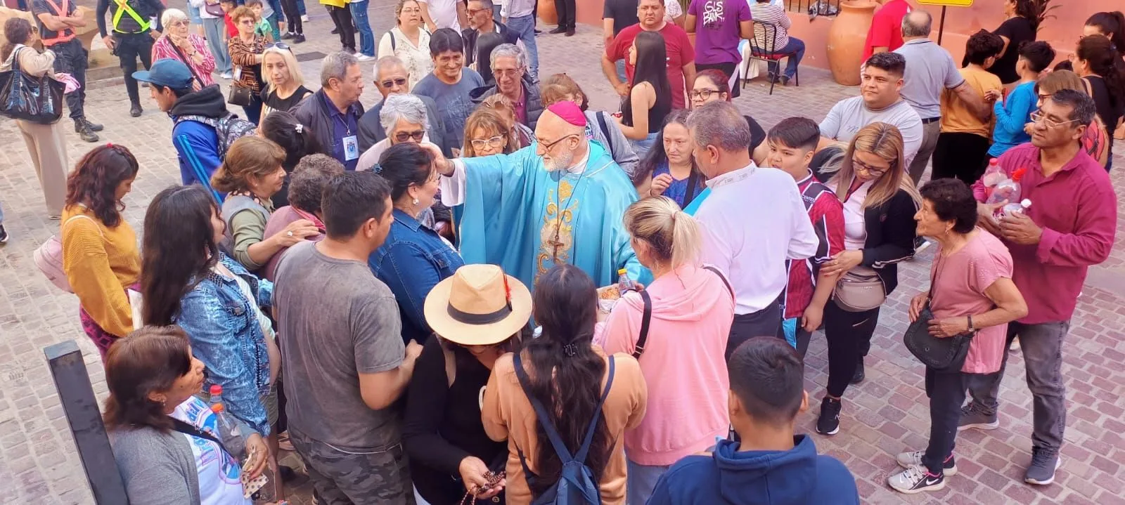 Multitudinaria llegada de devotos al Valle para la Solemne Procesión de la Virgen del Valle