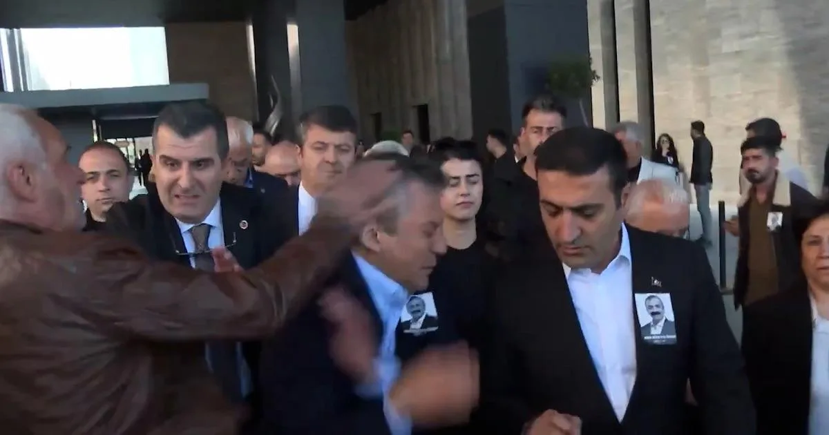 Presidente del principal partido opositor de Turquía agredido en Estambul