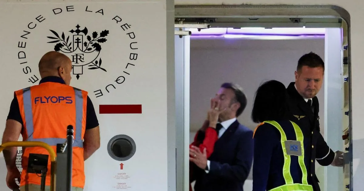 El día después del escándalo: la aparición pública de Brigitte y Emmanuel Macron