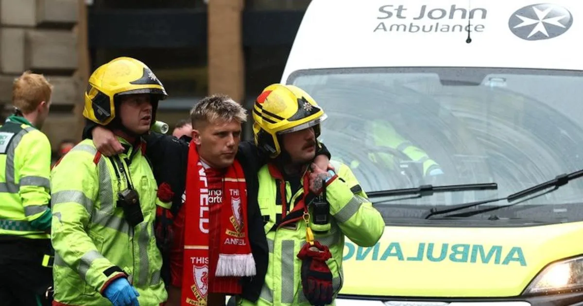 Auto atropella a peatones durante festejos por victoria del Liverpool FC