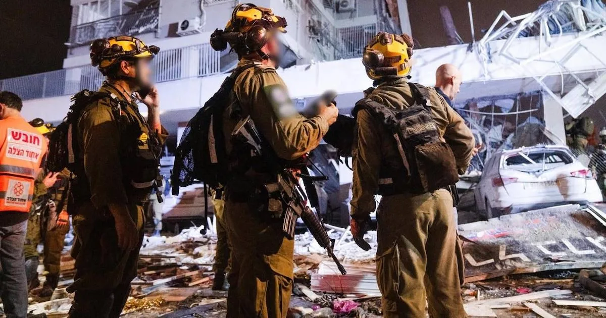 Oleadas de misiles de Irán dejan al menos ocho muertos y 200 heridos en Israel