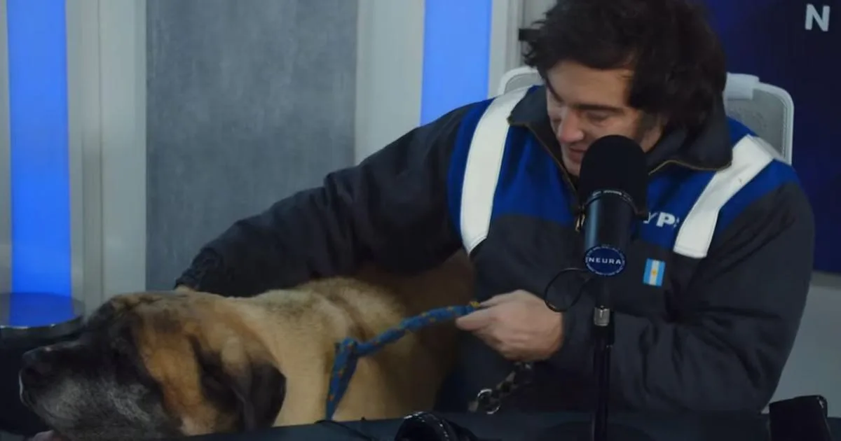 Javier Milei presenta a Conan, su perro y padre de sus otras mascotas