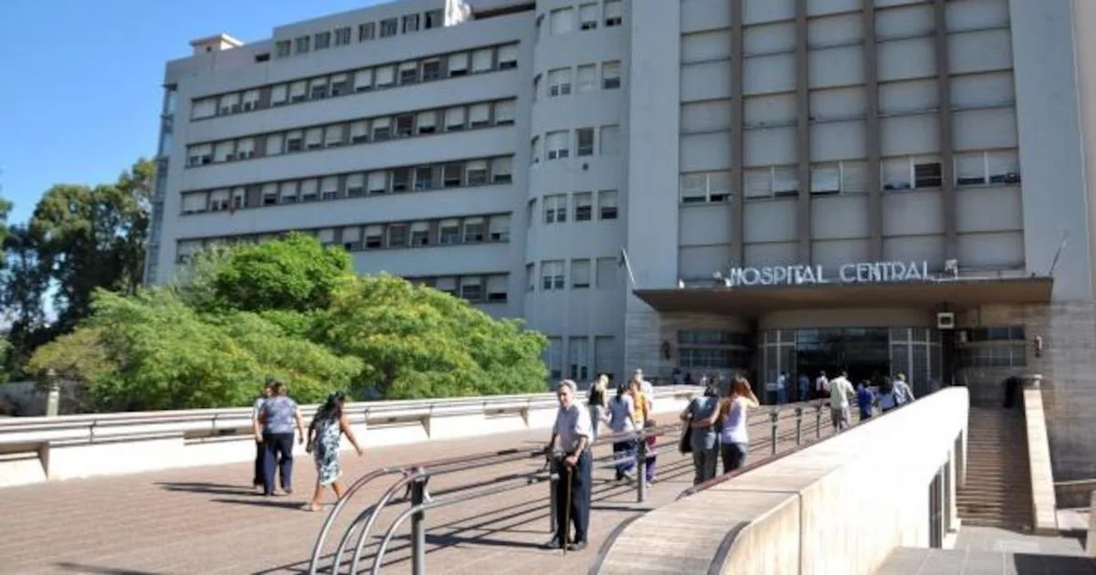 Mujer hospitalizada tras ser atropellada mientras patinaba en Mendoza