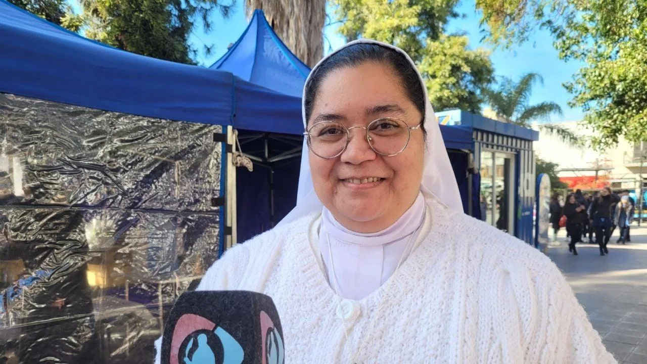 Emotiva expo-feria en homenaje a la Hermana Mercedes Pacheco en la Plaza 25 de Mayo