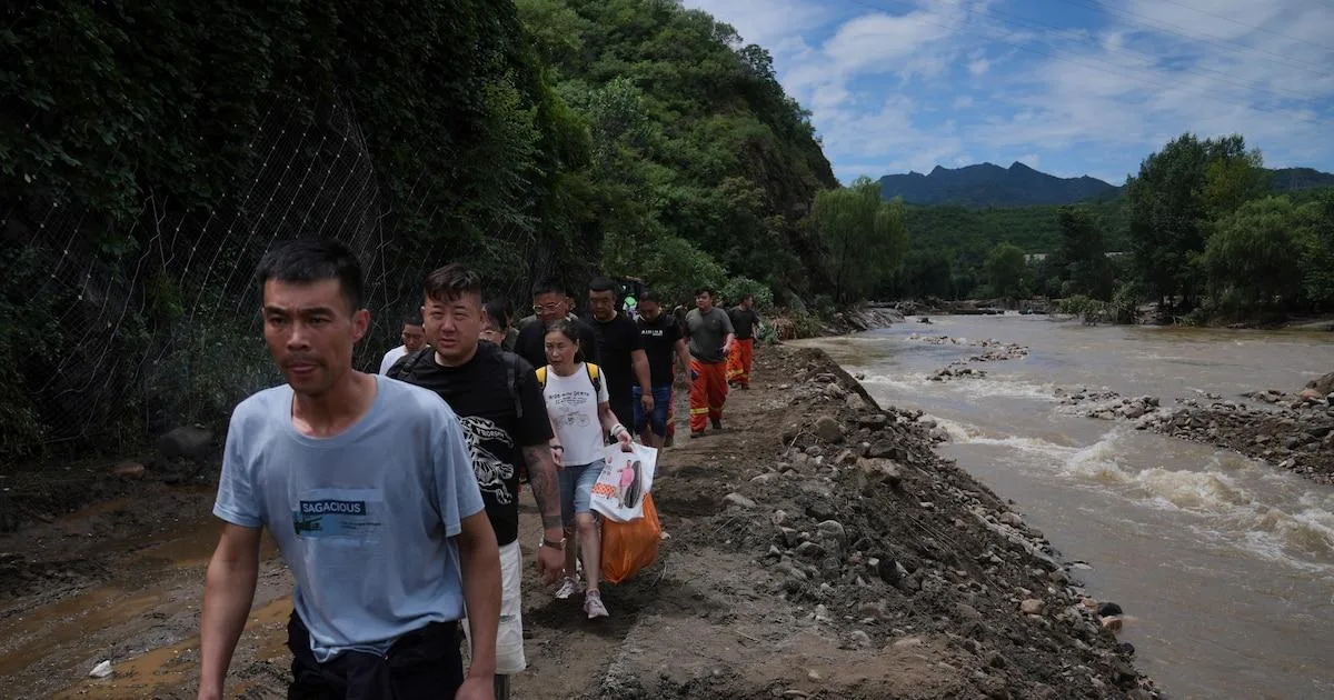 Fuertes lluvias en el norte de China provocan más de 30 muertes