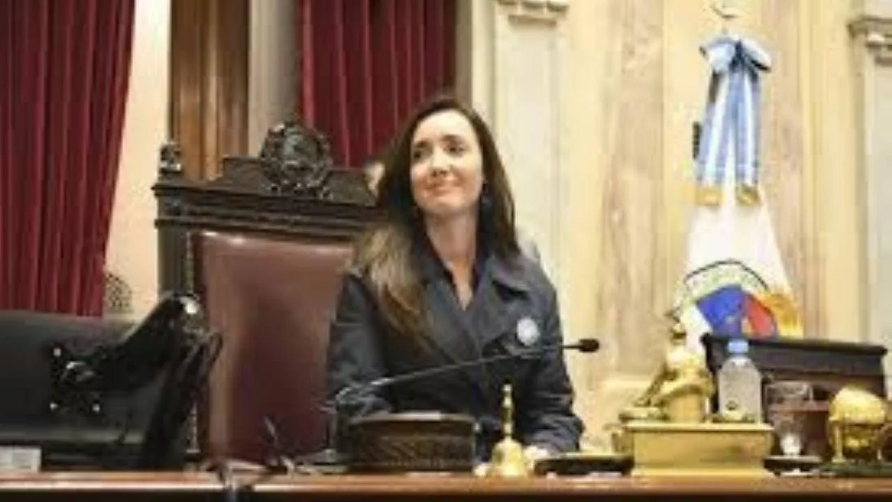 Vicepresidenta responde con firmeza a críticas del presidente Milei tras derrota en el Senado