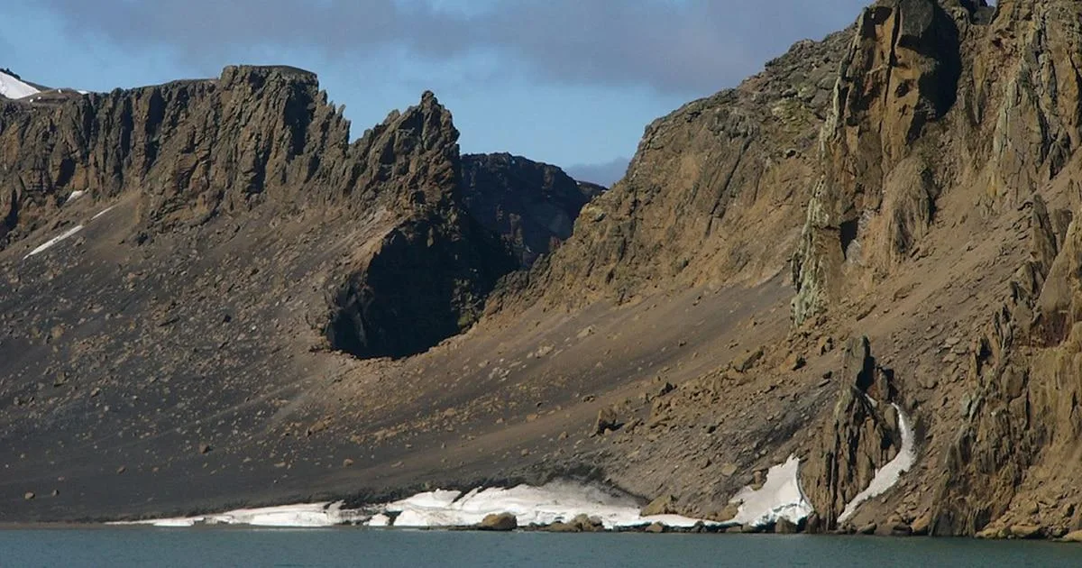Importante avance científico: datan la mayor erupción volcánica de la Antártida