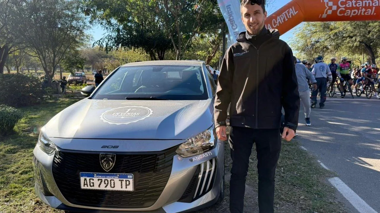 Concesionaria Ancasti Peugeot presenta el nuevo Peugeot 208 en evento de ciclismo