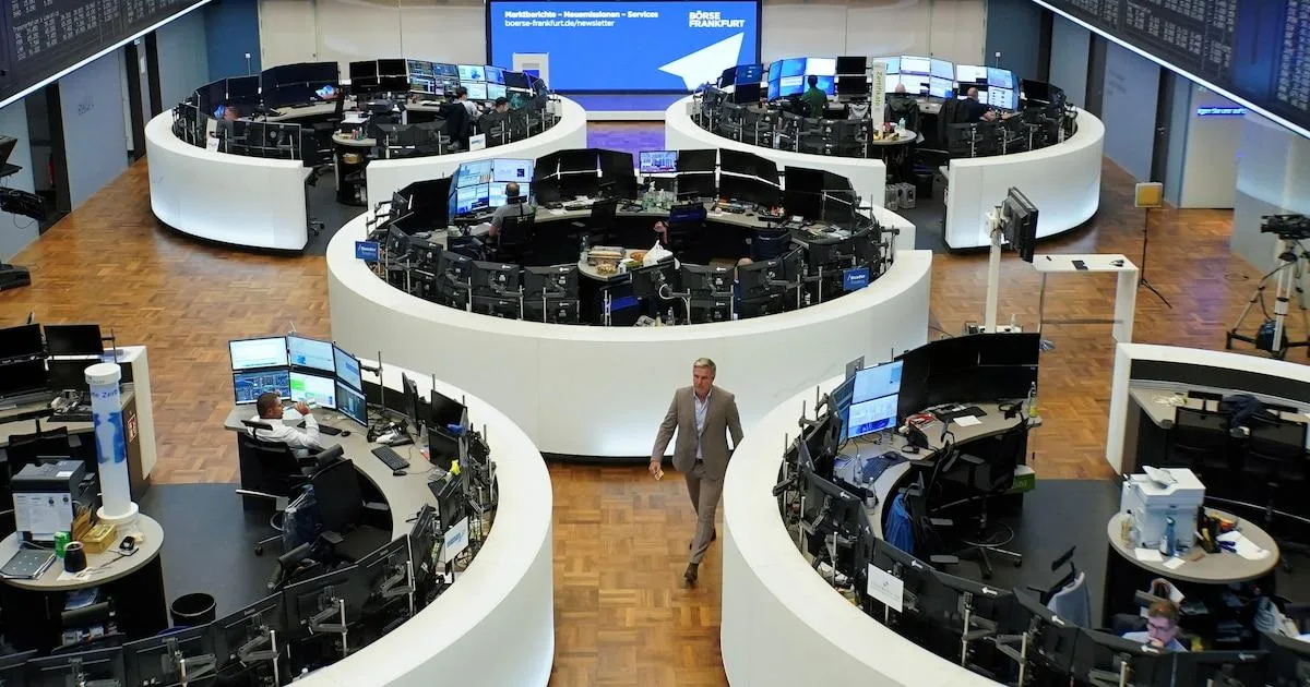 Los mercados sienten el impacto de los aranceles de EEUU: Wall Street prevé una apertura negativa, mientras Europa y Asia cierran la semana con pérdidas