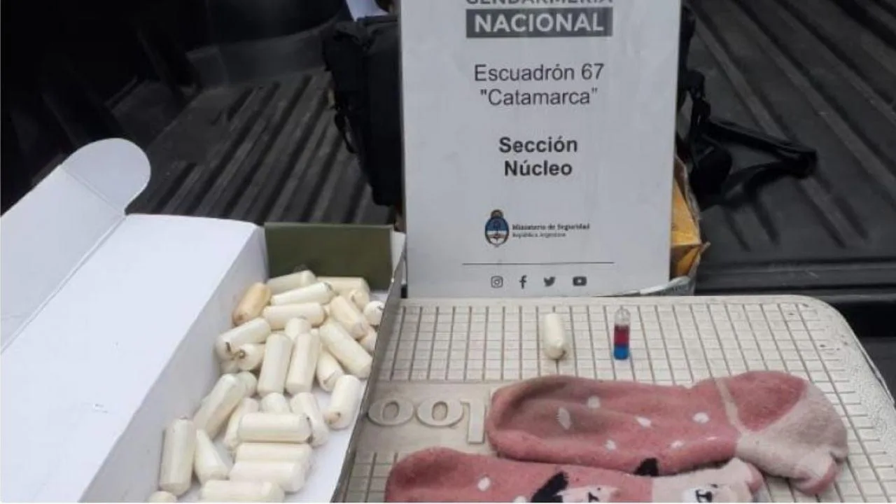 Operativo antidrogas: dos bolivianas detenidas con 215 cápsulas de cocaína en Catamarca