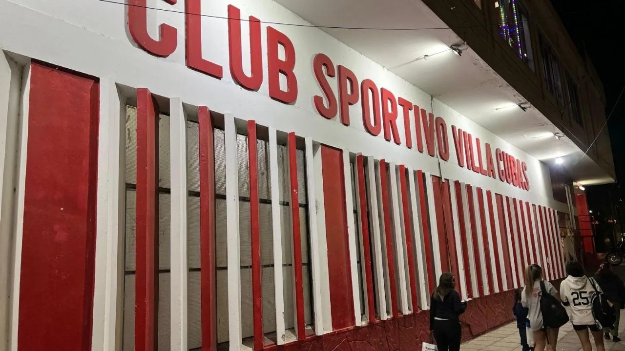 Falta de entrega de indumentaria en el Club Villa Cubas: reclamo de padres