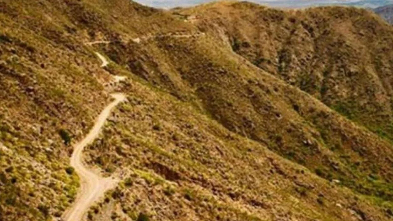 Derrumbe en la Cuesta de Minas Capillitas afecta circulación vehicular
