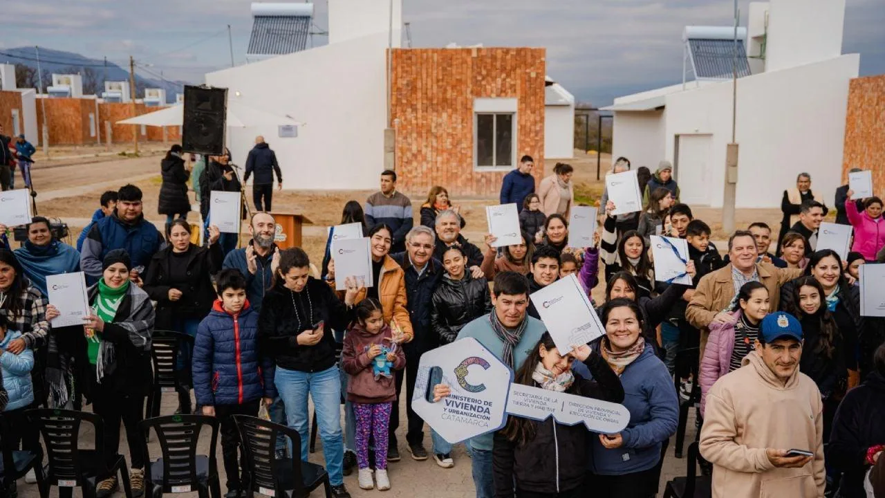 Entrega de 38 viviendas en Los Castillos: políticas habitacionales en Catamarca